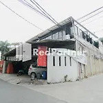 Bright Residence Near Itc Mangga Dua Mitra Reddoorz