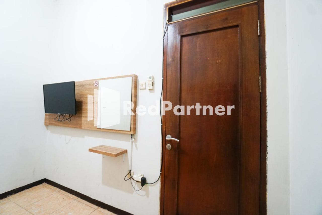 Hotel Bright Near Itc Mangga Dua Mitra Reddoorz