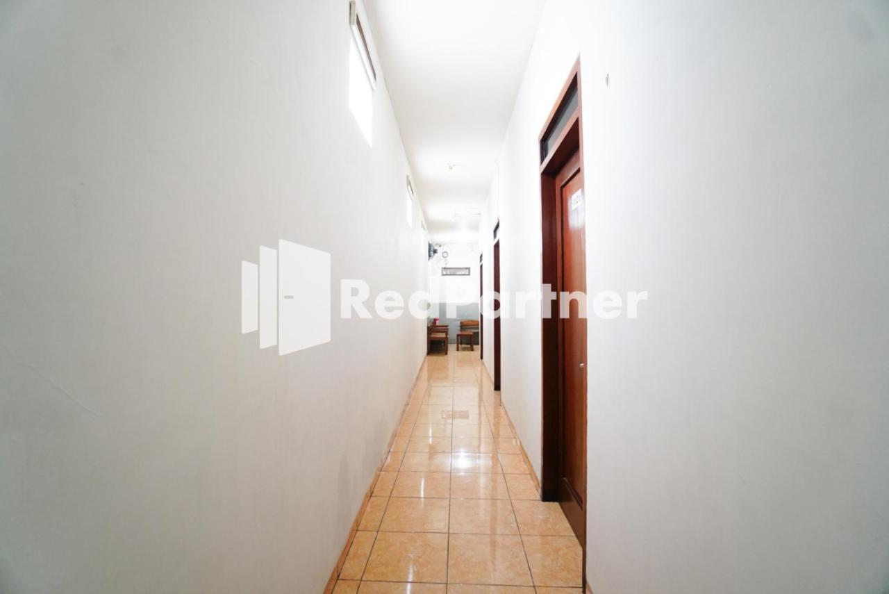 Bright Near Itc Mangga Dua Mitra Reddoorz Jakarta