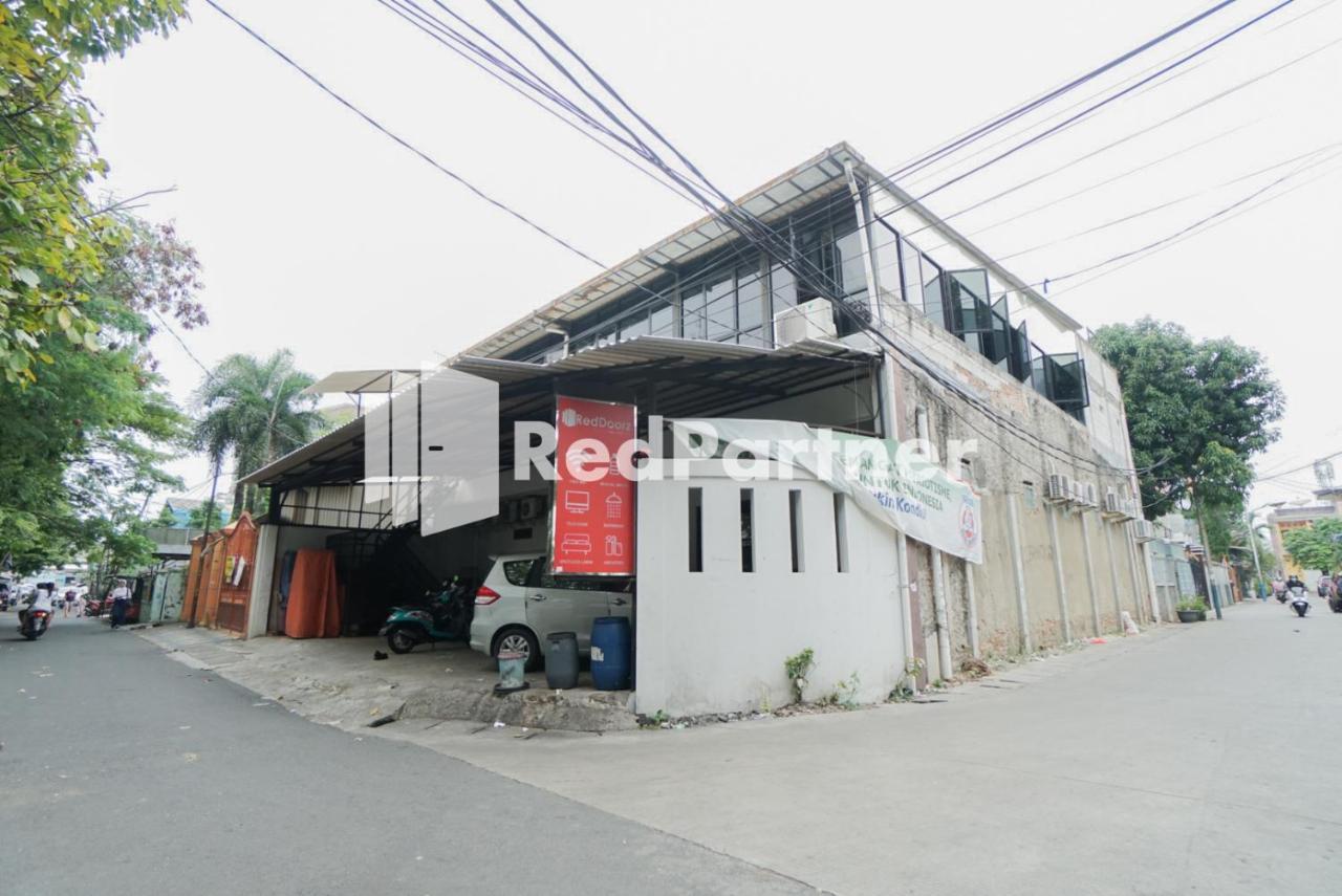Hotel Bright Near Itc Mangga Dua Mitra Reddoorz 2*