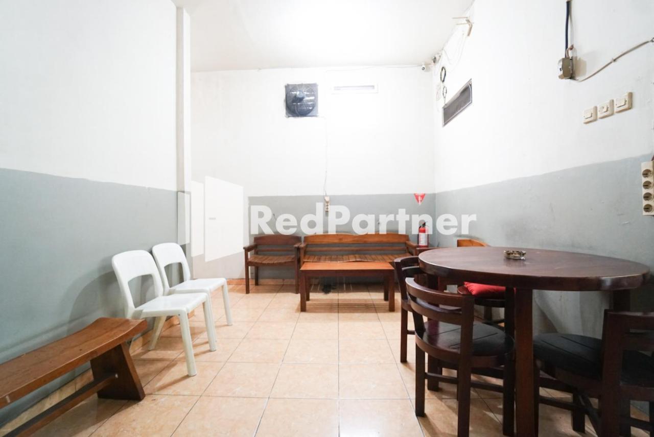 Hotel Bright Near Itc Mangga Dua Mitra Reddoorz