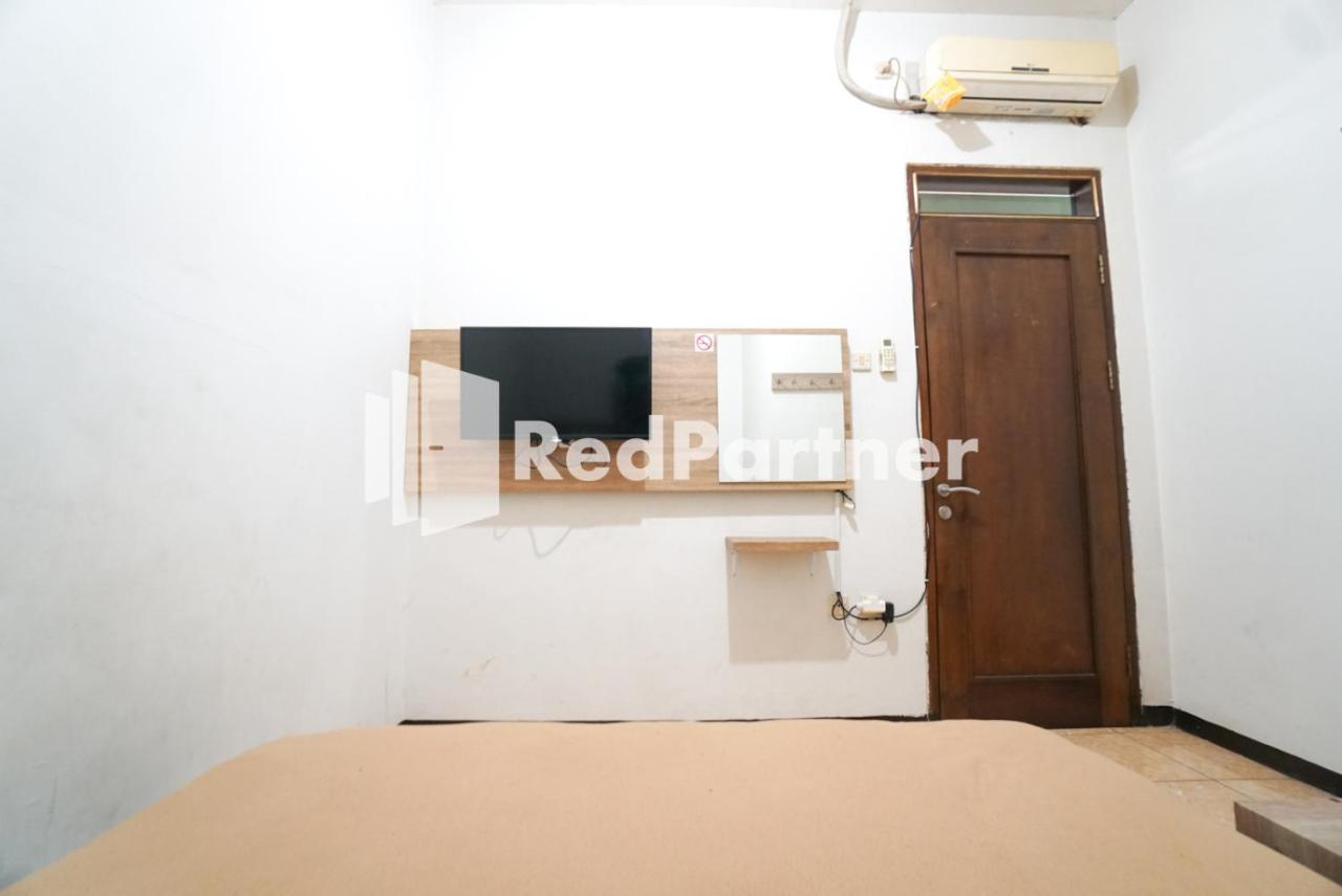 Bright Near Itc Mangga Dua Mitra Reddoorz Jakarta