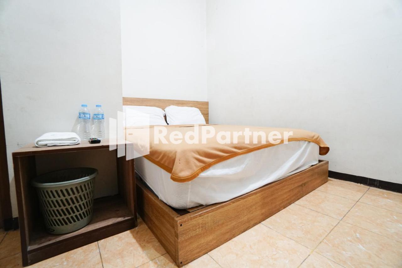 Bright Near Itc Mangga Dua Mitra Reddoorz 2*