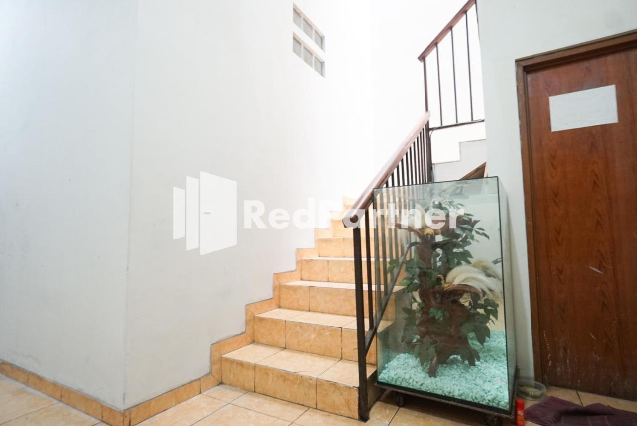 Bright Near Itc Mangga Dua Mitra Reddoorz 2*