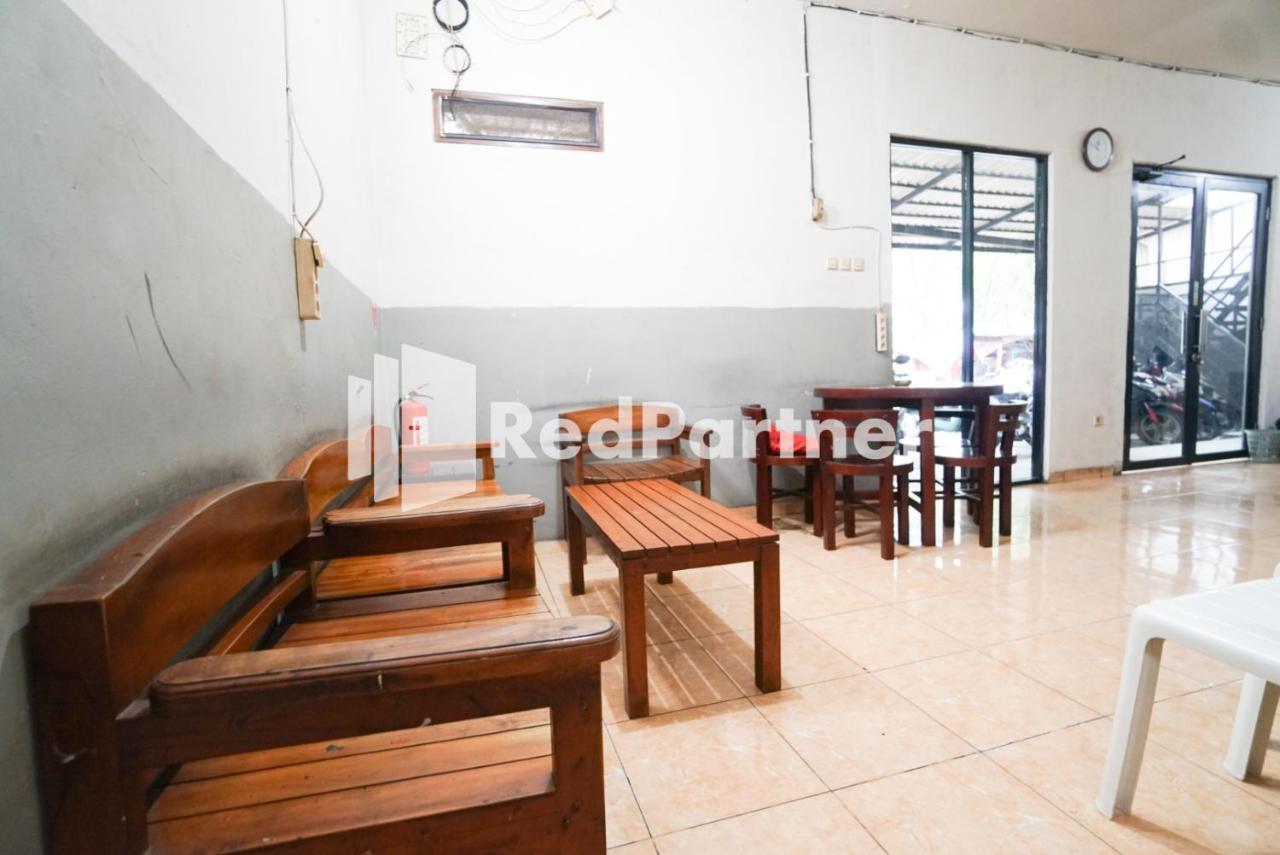 Bright Near Itc Mangga Dua Mitra Reddoorz 2* Jakarta